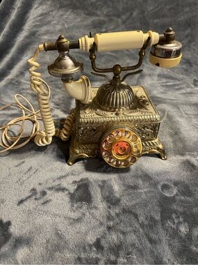 Vintage Gold Radio Shack Rotary Dial Phone Model 43-323a